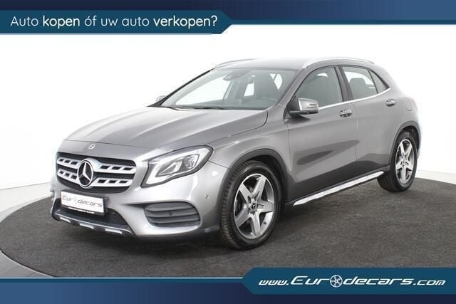 Grijs Gebruikt 2020 Mercedes GLA180 AMG line SUV | € 26.800 (Eerlijke prijs) - Afbeelding 1/4