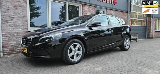 Zwart Gebruikt 2016 Volvo V40 Stationwagen | € 13.950 (Goede deal) - Afbeelding 1/4