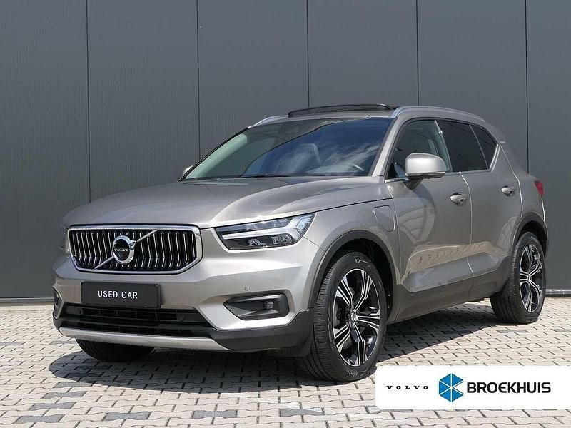 Grijs Gebruikt 2020 Volvo XC40 Inscription SUV | € 31.940 (Duur) - Afbeelding 1/4