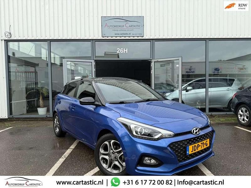 Blauw Occasion 2020 Hyundai i20 Premium Hatchback | € 13.999 (Eerlijke prijs) - Afbeelding 1/4