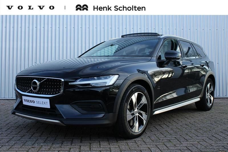 Zwart Gebruikt 2022 Volvo V60 CC Pro Stationwagen | € 41.950 (Goede deal) - Afbeelding 1/4