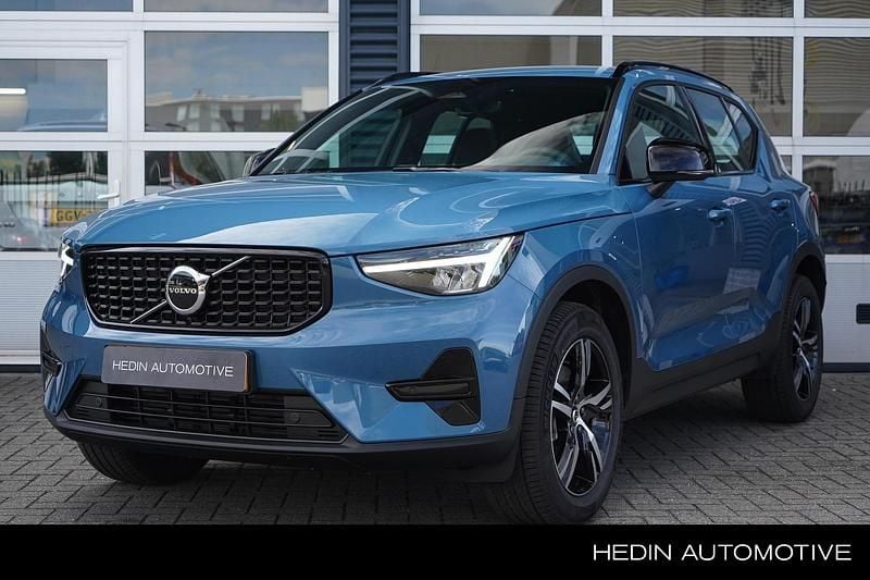 Blauw Gebruikt 2025 Volvo XC40 Plus SUV | € 48.995 (Eerlijke prijs) - Afbeelding 1/4