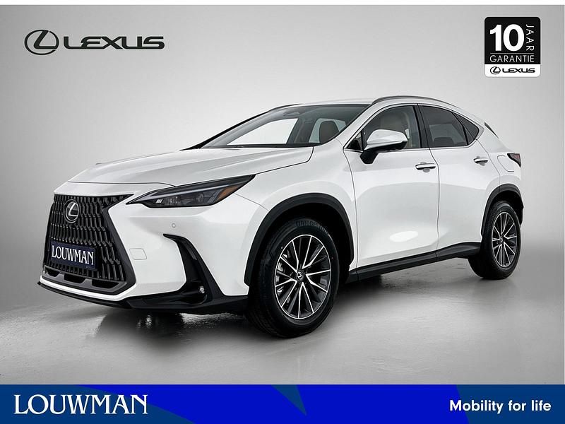 Wit metallic Gebruikt 2025 Lexus NX450h+ Luxury Line SUV | € 66.950 - Afbeelding 1/4