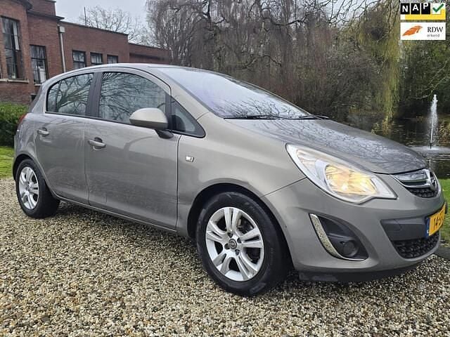 Bruin Gebruikt 2011 Opel Corsa Cosmo Hatchback | € 1.999 (Goede deal) - Afbeelding 1/4
