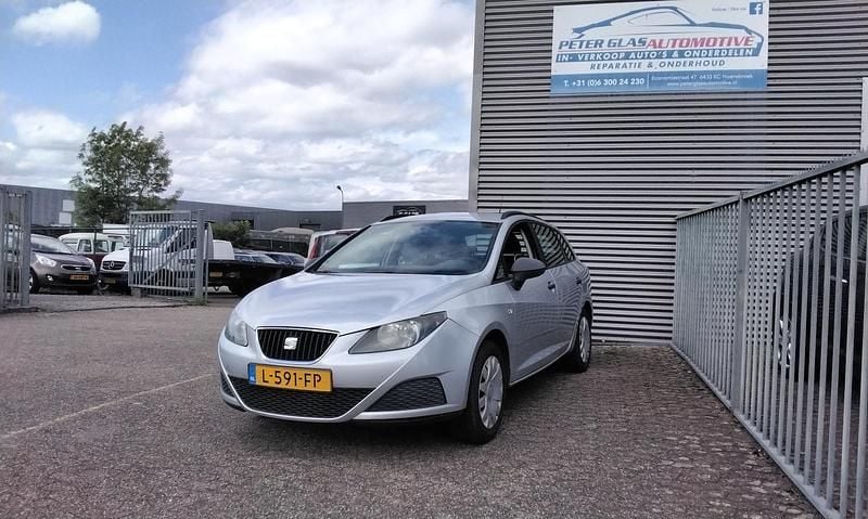 Grijs (metallic) Gebruikt 2011 Seat Ibiza ST Reference Stationwagen | € 3.450 (Super prijs) - Afbeelding 1/4