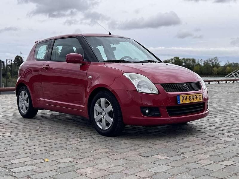 Rood Gebruikt 2009 Suzuki Swift Comfort Hatchback | € 2.995 (Goede deal) - Afbeelding 1/4