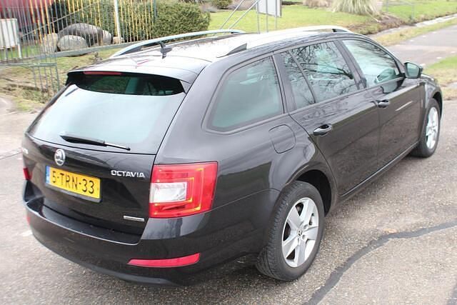 Occasion Skoda Octavia Business Line 110 PK (80 kW) 2014 Zwart (metallic) Stationwagen