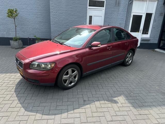 Rood Gebruikt 2005 Volvo S40 Kinetic Sedan | € 2.495 (Goede deal) - Afbeelding 1/3
