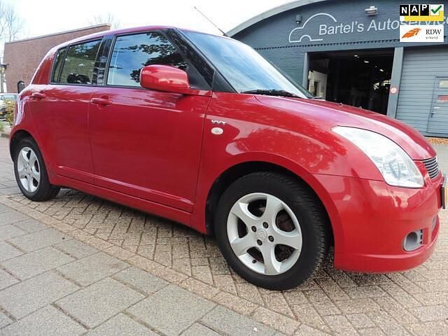 Rood Gebruikt 2005 Suzuki Swift Exclusive Hatchback | € 3.350 (Eerlijke prijs) - Afbeelding 1/4