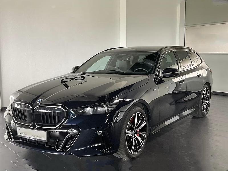 Zwart Gebruikt 2024 BMW 540 M Sport Stationwagen | € 89.900 (Eerlijke prijs) - Afbeelding 1/1