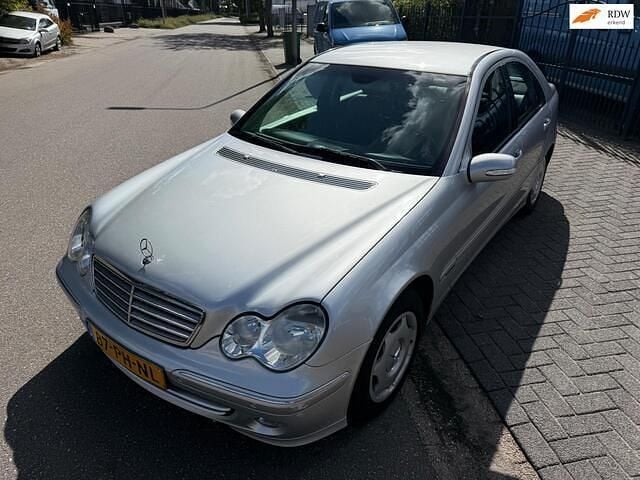 Grijs Gebruikt 2004 Mercedes C180 Elegance Sedan | € 2.995 (Goede deal) - Afbeelding 1/4