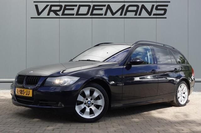 Blauw, metallic lak Gebruikt 2006 BMW 325 Stationwagen | € 2.450 (Goede deal) - Afbeelding 1/4