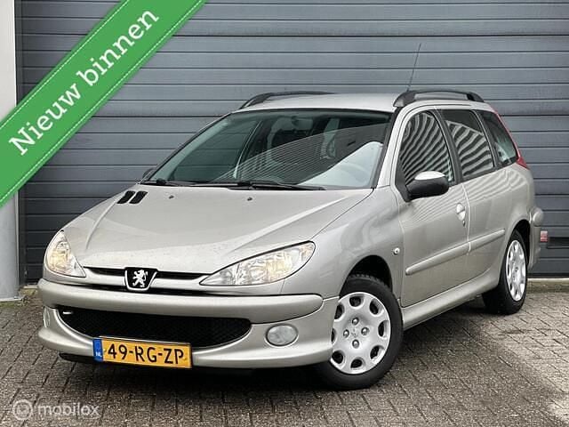 Grijs Occasion 2005 Peugeot 206 Stationwagen | € 1.495 (Eerlijke prijs) - Afbeelding 1/4