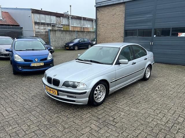Grijs Occasion 2000 BMW 318 Executive Sedan | € 1.890 (Super prijs) - Afbeelding 1/4
