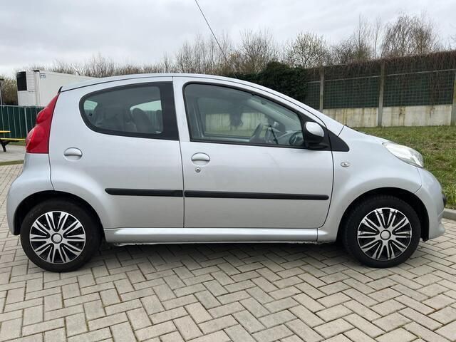 Occasion Peugeot 107 68 PK (50 kW) 2009 Grijs Hatchback
