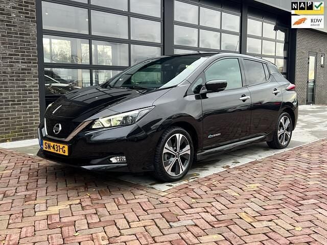 Zwart Gebruikt 2018 Nissan Leaf Hatchback | € 10.975 (Eerlijke prijs) - Afbeelding 1/4