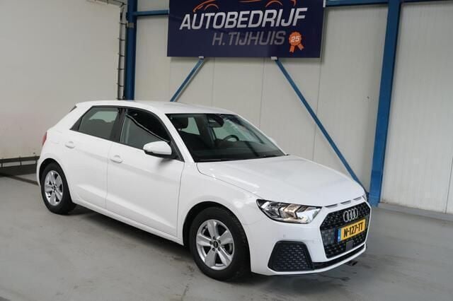 Wit Gebruikt 2022 Audi A1 Sportback Proline Hatchback | € 18.450 (Goede deal) - Afbeelding 1/4