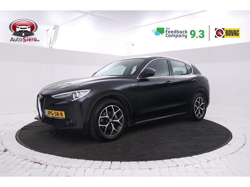 Zwart Gebruikt 2020 Alfa Romeo Stelvio Super SUV | € 29.995 - Afbeelding 1/4