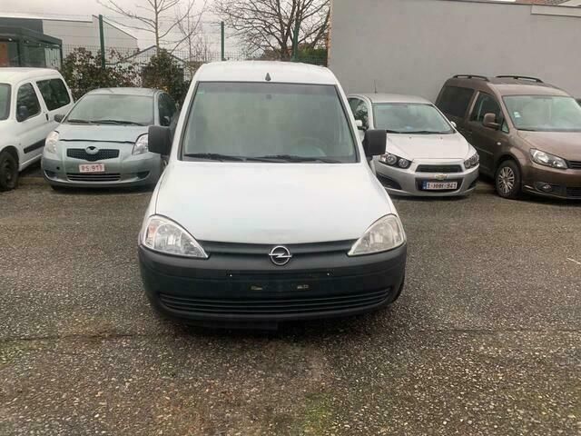 Wit Gebruikt 2008 Opel Combo Essentia MPV | € 2.100 (Iets duurder) - Afbeelding 1/4