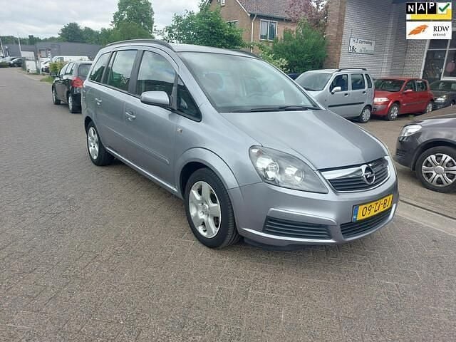 Grijs Gebruikt 2006 Opel Zafira Essentia MPV | € 999 (Eerlijke prijs) - Afbeelding 1/4