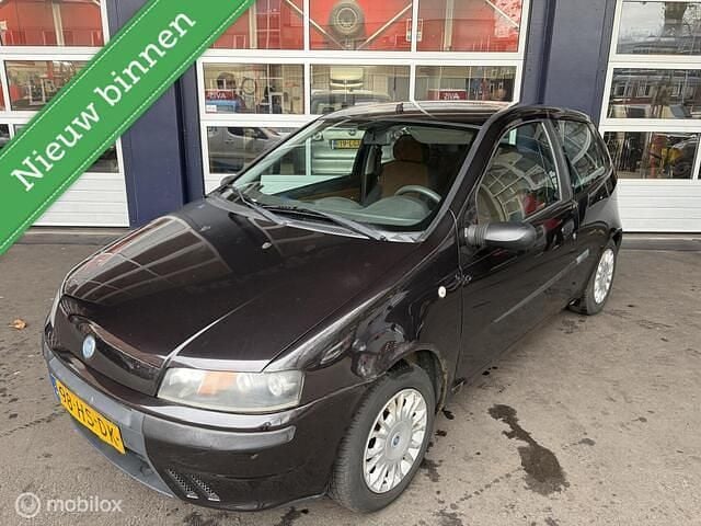 Zwart Gebruikt 2001 Fiat Punto Hatchback | € 850 (Eerlijke prijs) - Afbeelding 1/4