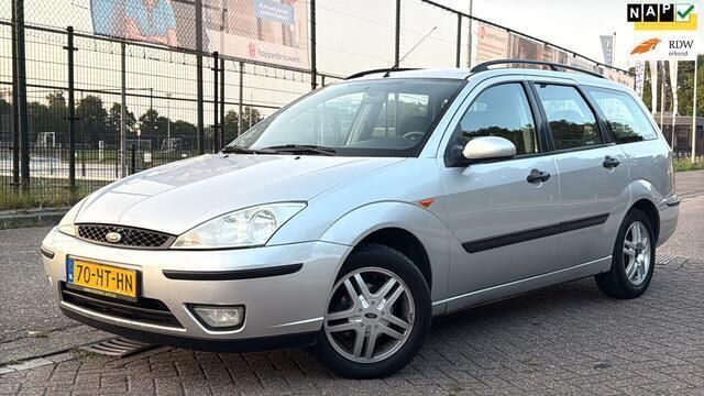 Grijs Gebruikt 2001 Ford Focus Trend Stationwagen | € 849 (Eerlijke prijs) - Afbeelding 1/4