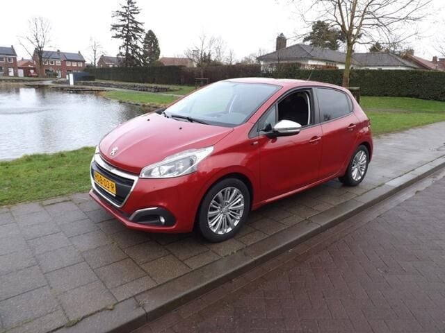 Rood Gebruikt 2017 Peugeot 208 Allure Hatchback | € 5.995 (Goede deal) - Afbeelding 1/4
