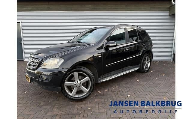 Zwart (metallic) Gebruikt 2008 Mercedes 320 SUV | € 5.440 (Super prijs) - Afbeelding 1/4