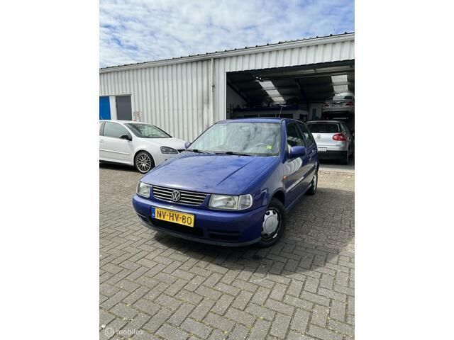 Blauw Gebruikt 1996 VW Polo Hatchback | € 1.299 (Eerlijke prijs) - Afbeelding 1/4