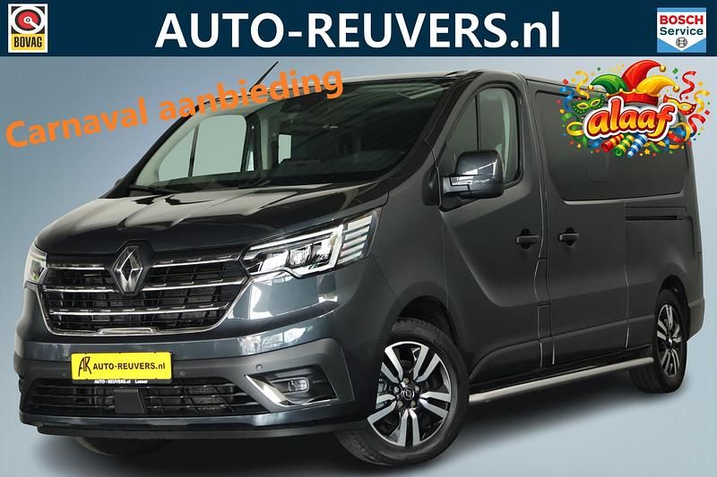 Grijs Occasion 2023 Renault Trafic Luxe MPV | € 31.850 (Super prijs) - Afbeelding 1/4