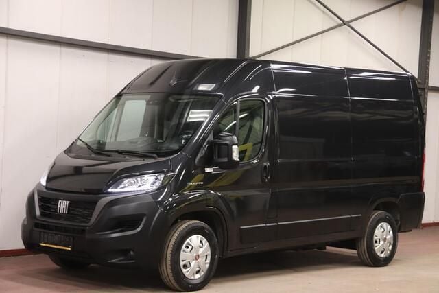 Zwart Gebruikt 2023 Fiat E-Ducato Van | € 39.900 - Afbeelding 1/4