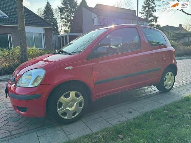 Rood Gebruikt 2005 Toyota Yaris Hatchback | € 999 (Goede deal) - Afbeelding 1/4