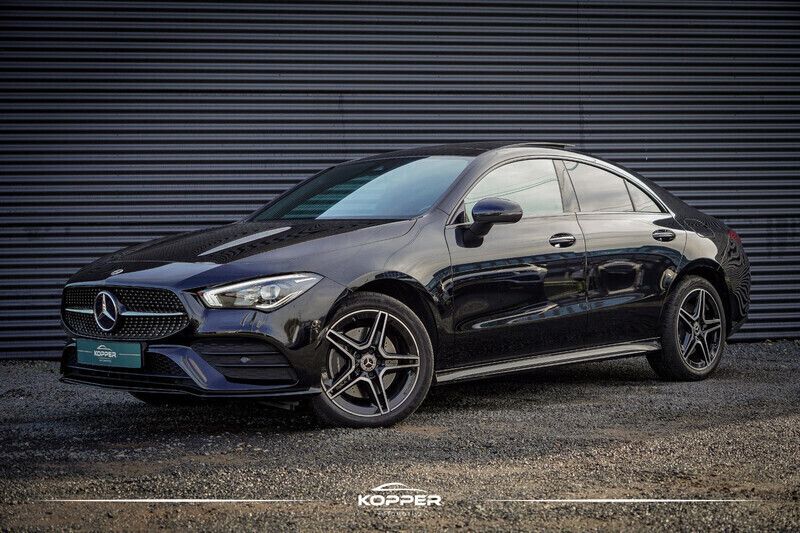 Zwart Gebruikt 2023 Mercedes CLA250e AMG line Sedan | € 39.750 (Eerlijke prijs) - Afbeelding 1/4