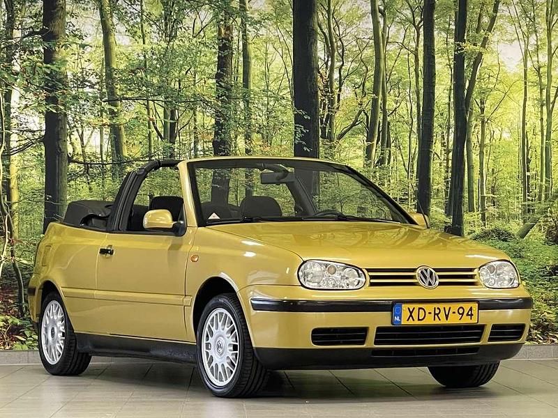 Occasion VW Golf Cabriolet Trendline 75 PK (55 kW) 1998 Geel Cabriolet