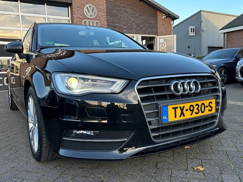 Zwart Gebruikt 2015 Audi A3 Ambition Hatchback | € 10.450 (Goede deal) - Afbeelding 1/4