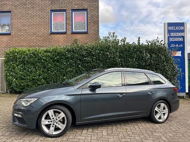 Grijs Occasion 2018 Seat Leon ST FR Stationwagen | € 14.950 (Eerlijke prijs) - Afbeelding 1/4