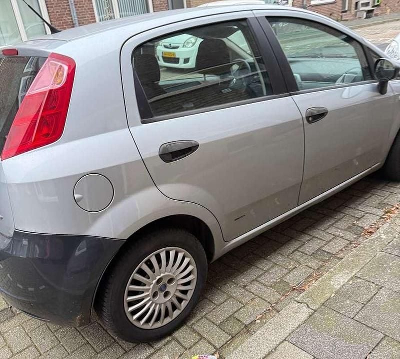 Grijs Gebruikt 2006 Fiat Punto Dynamic MPV | € 1.400 (Eerlijke prijs) - Afbeelding 1/4