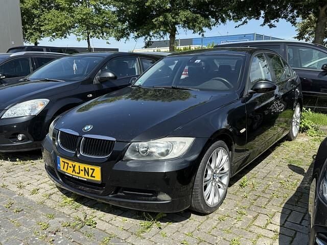 Zwart Gebruikt 2007 BMW 318 Executive Sedan | € 1.699 (Goede deal) - Afbeelding 1/4