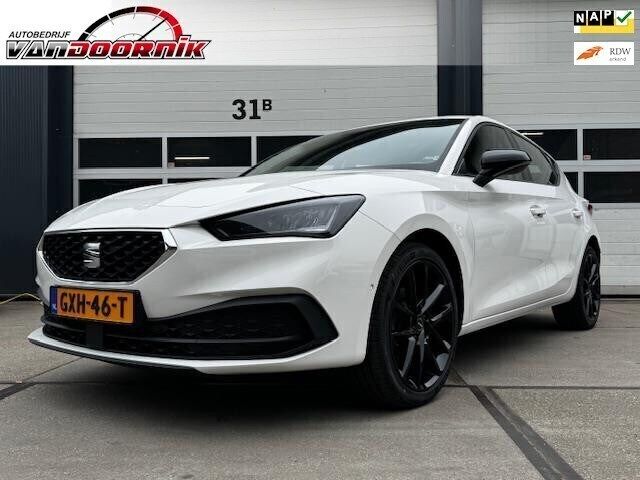 Wit Gebruikt 2021 Seat Leon Style Hatchback | € 18.999 (Eerlijke prijs) - Afbeelding 1/4