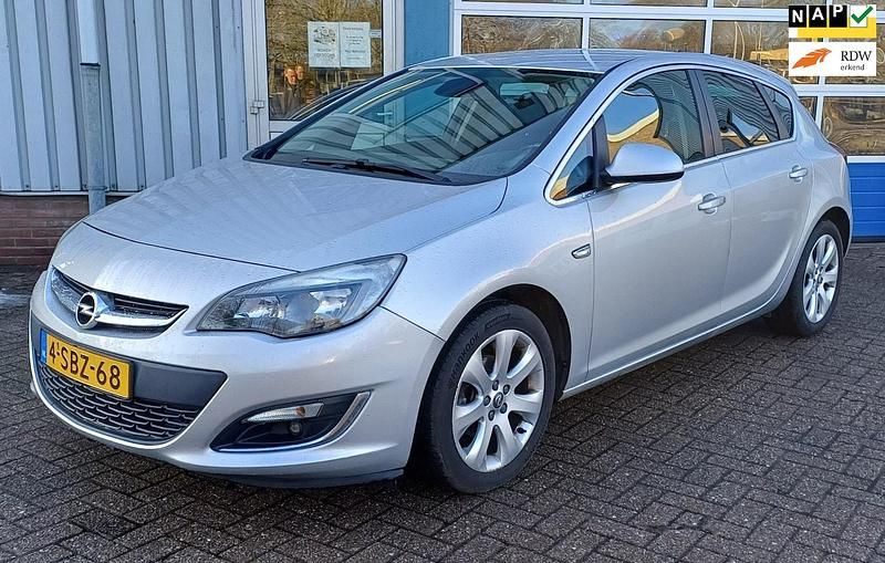 Grijs Occasion 2013 Opel Astra Business Hatchback | € 3.999 (Eerlijke prijs) - Afbeelding 1/4