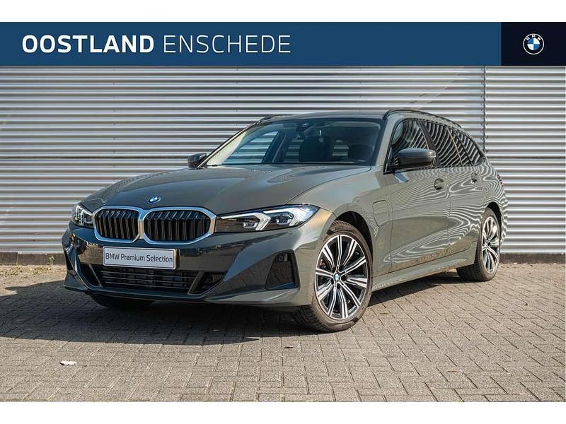 Grijs Gebruikt 2025 BMW 330e Shadowline Stationwagen | € 52.500 (Goede deal) - Afbeelding 1/4