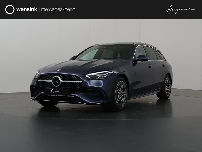 Blauw Nieuw 2025 Mercedes C300 AMG line Stationwagen | € 64.427 - Afbeelding 1/4