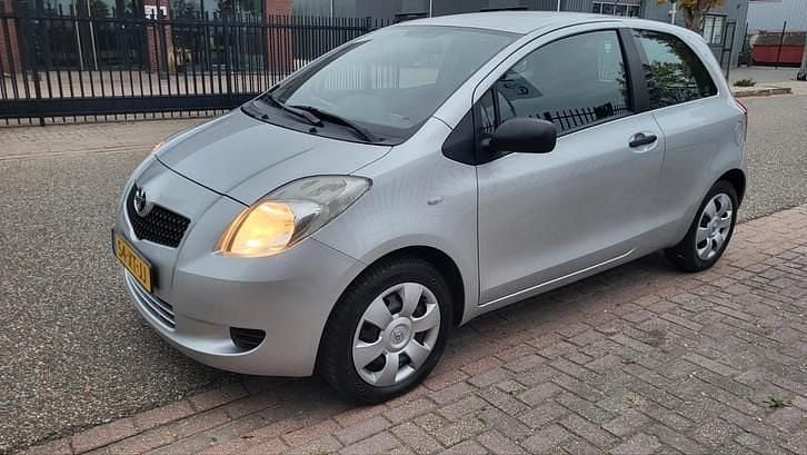 Occasion 2007 Toyota Yaris | € 2.590 (Goede deal) - Afbeelding 1/4