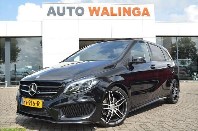 Zwart Gebruikt 2016 Mercedes B180 AMG MPV | € 13.950 (Eerlijke prijs) - Afbeelding 1/4