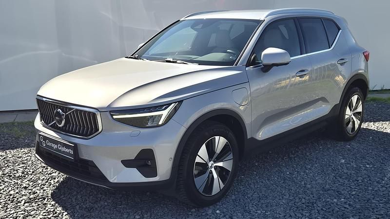 Zilver Gebruikt 2022 Volvo XC40 Plus SUV | € 35.990 (Eerlijke prijs) - Afbeelding 1/4