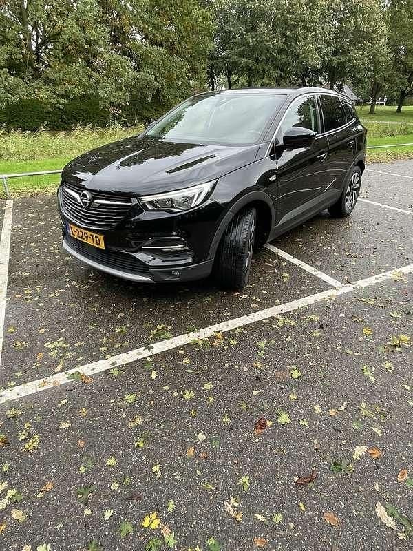 Zwart Gebruikt 2018 Opel Grandland X Innovation SUV | € 13.000 (Goede deal) - Afbeelding 1/4