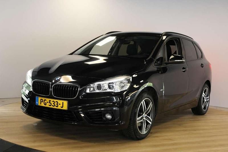 Zwart Gebruikt 2017 BMW 218 Active Tourer Executive MPV | € 12.490 (Goede deal) - Afbeelding 1/4