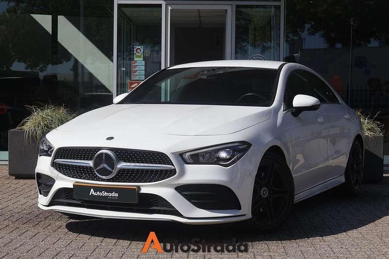 Wit Gebruikt 2019 Mercedes CLA180 AMG line Sedan | € 26.900 (Goede deal) - Afbeelding 1/4
