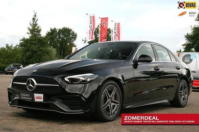 Zwart Gebruikt 2024 Mercedes C200 AMG line Sedan | € 53.450 (Eerlijke prijs) - Afbeelding 1/4