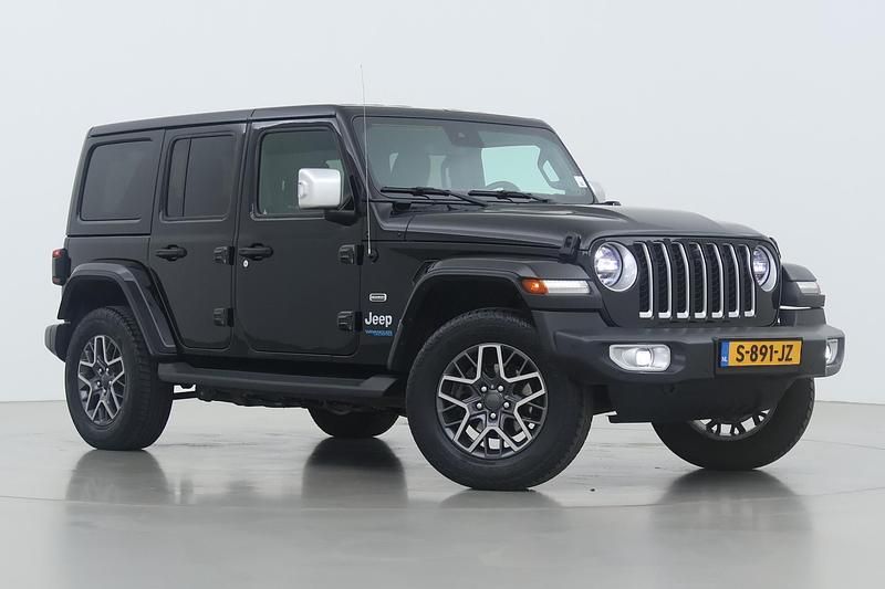 Zwart Gebruikt 2022 Jeep Wrangler Unlimited Sahara SUV | € 58.800 - Afbeelding 1/1